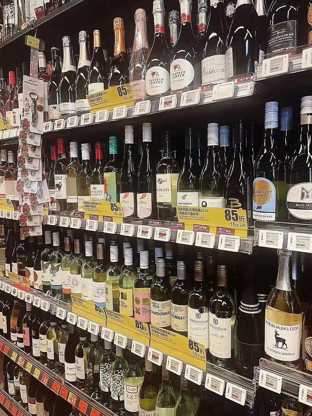 CR Vanguard retail shelf with digital shelf labels