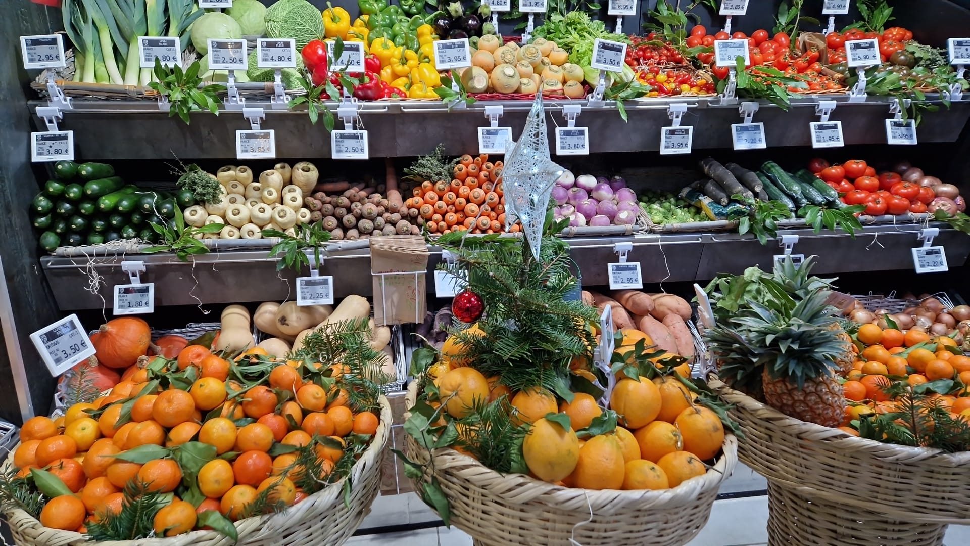 Fresh produce retail shelves using electronic shelf labels